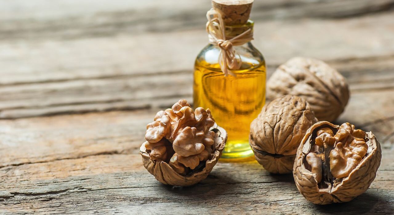 10 Skin, Health and Hair Benefits of Walnut Oil