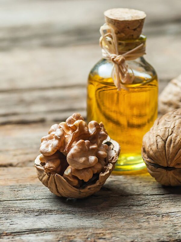 10 Skin, Health and Hair Benefits of Walnut Oil