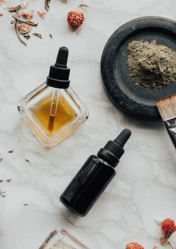 Difference between Face Serum and Face Oil – How and When to Use Them