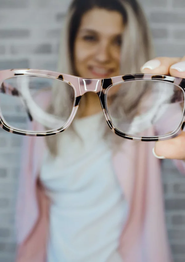 Choosing the Perfect Eyeglasses Frame for Your Face: A Complete Guide