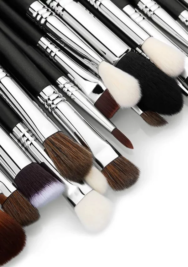 10 Types of Makeup Brushes and How To Use Them